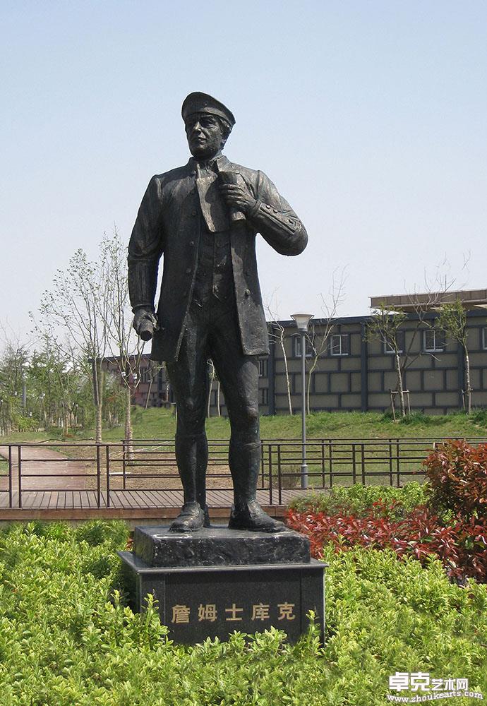 詹姆斯库克 高220cm