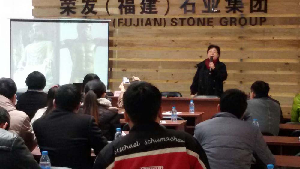 吴雅琳老师参观访问福建荣发石业集团并举办雕塑创作讲座