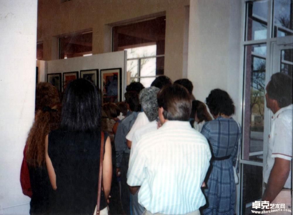 1991年在美国菲尼克斯艺术中心举办画展，展出杭法基38幅作品