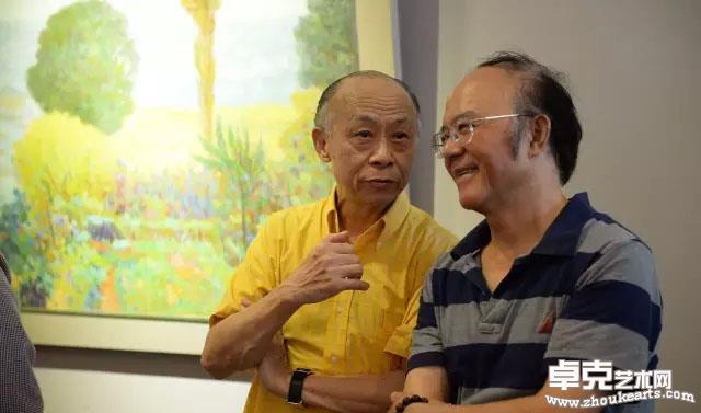 上海大学美术学院长邱瑞敏（右）上海师范大学美术学院长徐芒耀（左）