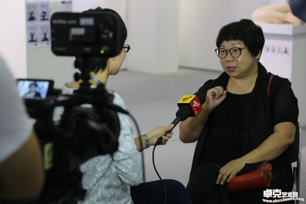 广东博览会特邀艺术家接受广东电视台采访（广州琶洲世界贸易中心）