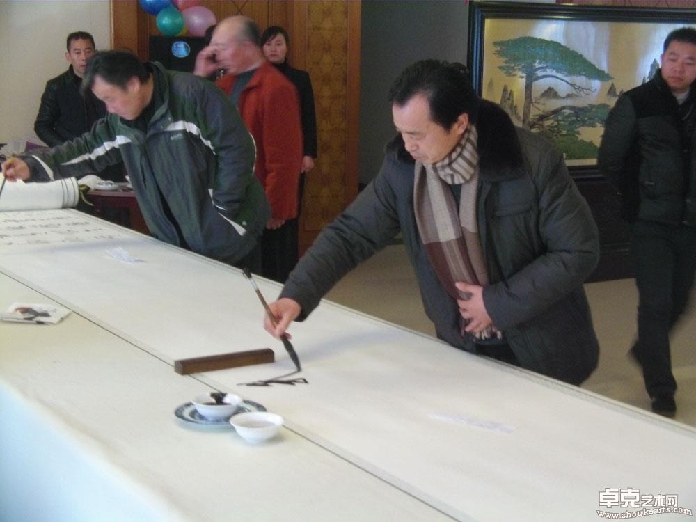 任智先生参加安徽省中国梦百米长卷书法创作