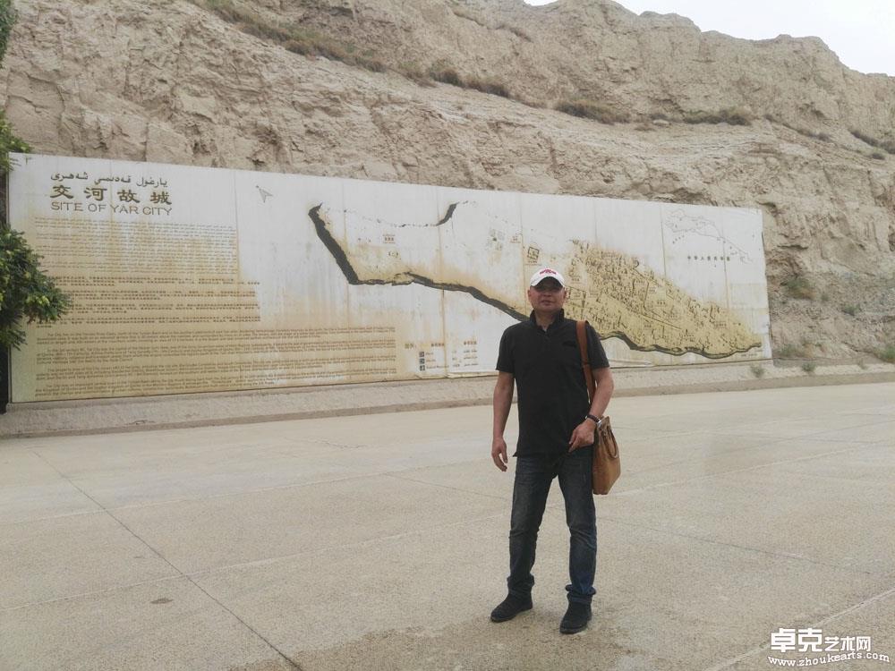 2016年5月参加新疆军区重大历史题材油画创作工程赴交河故城采风