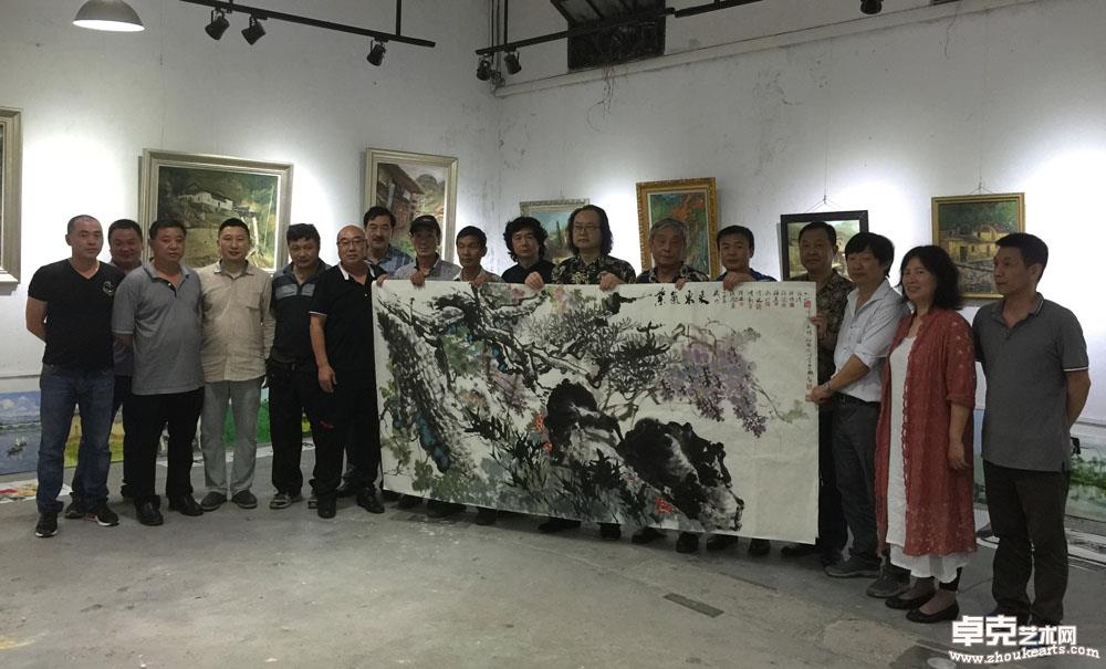 中国东方国画院画师合作“紫气东来”