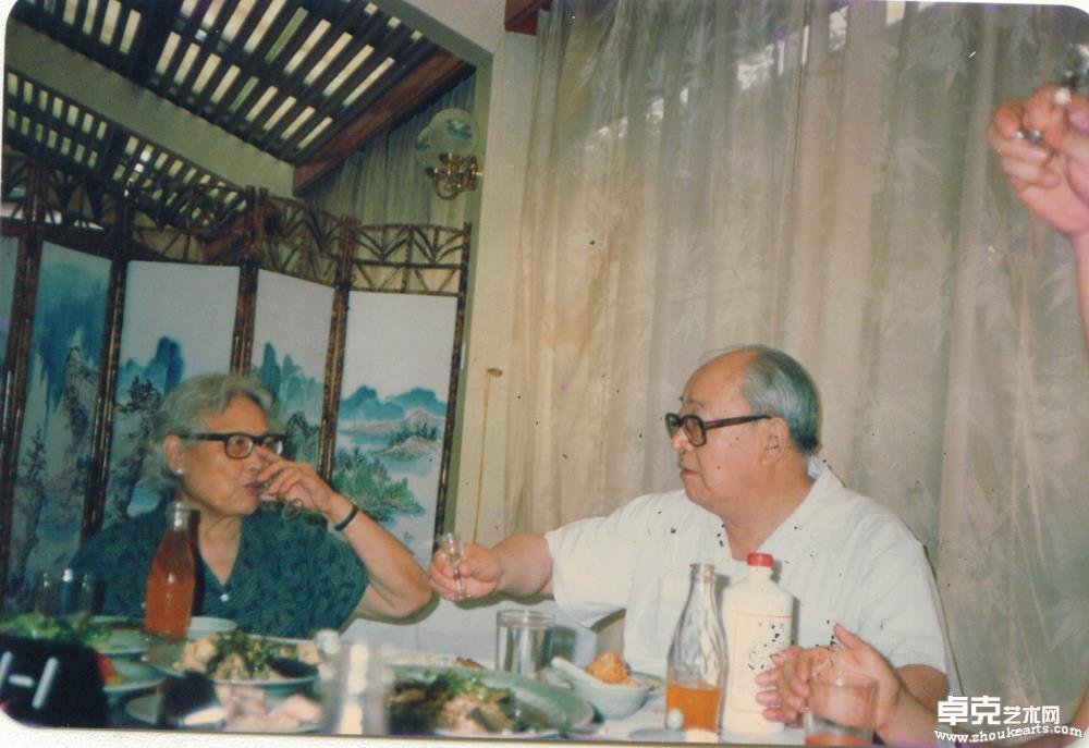 1987杭州花家山宾馆 孔老夫人与唐云叙旧 孔成摄影