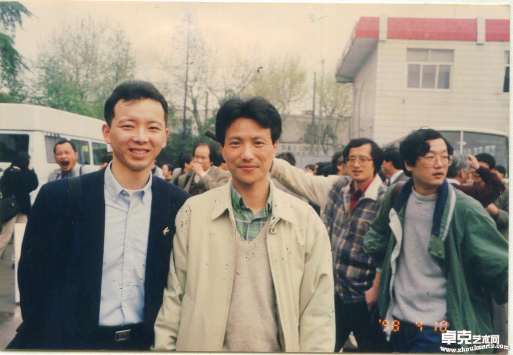 1998年杭州与花鸟主课老师顾震岩先生合影