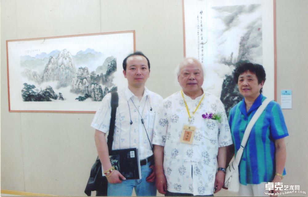 与二伯父孔仲起夫妇合影于合肥