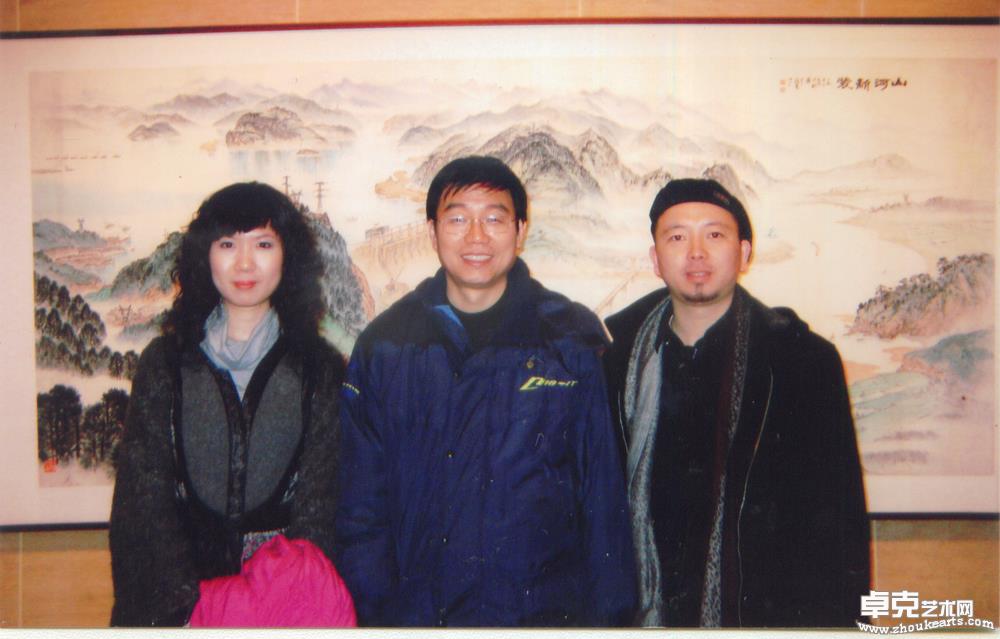 与评论家王鲁湘合影于北京