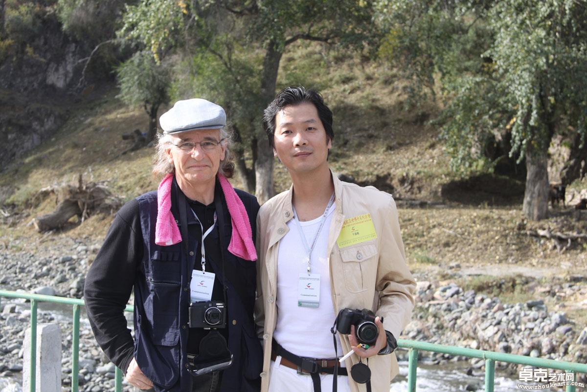 （2010年）与法国摄影家、佛教徒佩德罗在新疆巴里坤采风