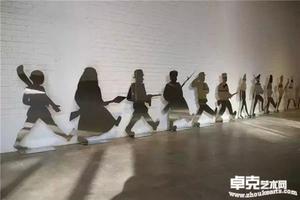《国际玩笑》镜面不锈钢雕塑