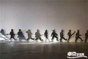《国际玩笑》镜面不锈钢雕塑